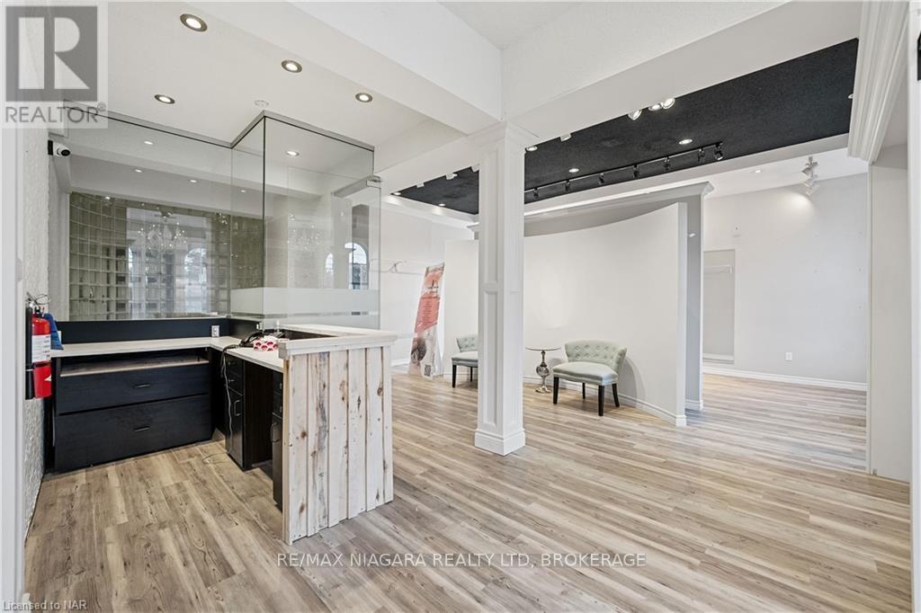 Upper - 15 Welland Avenue Property Photo 4