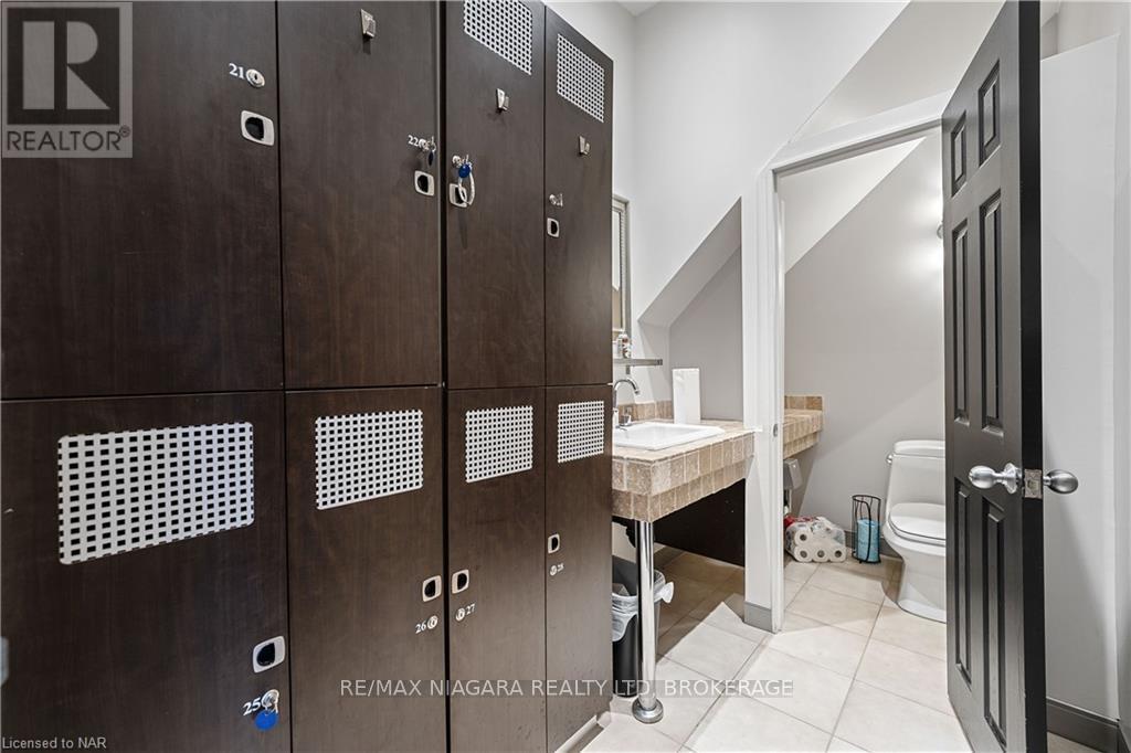 Upper - 15 Welland Avenue Property Photo 15
