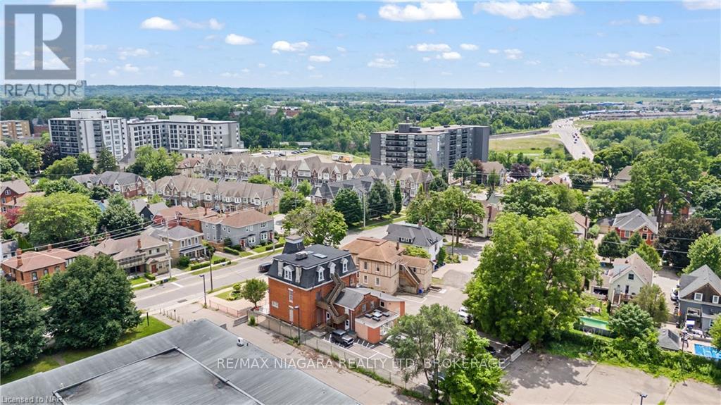Upper - 15 Welland Avenue Property Photo 16