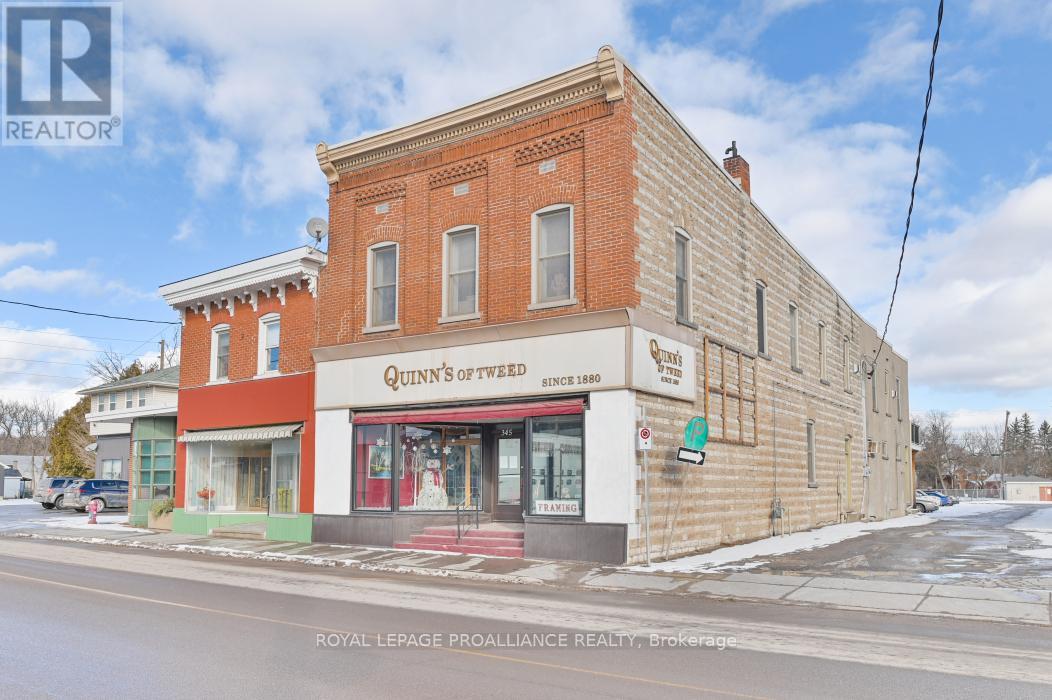 345 Victoria Street N Property Photo 1