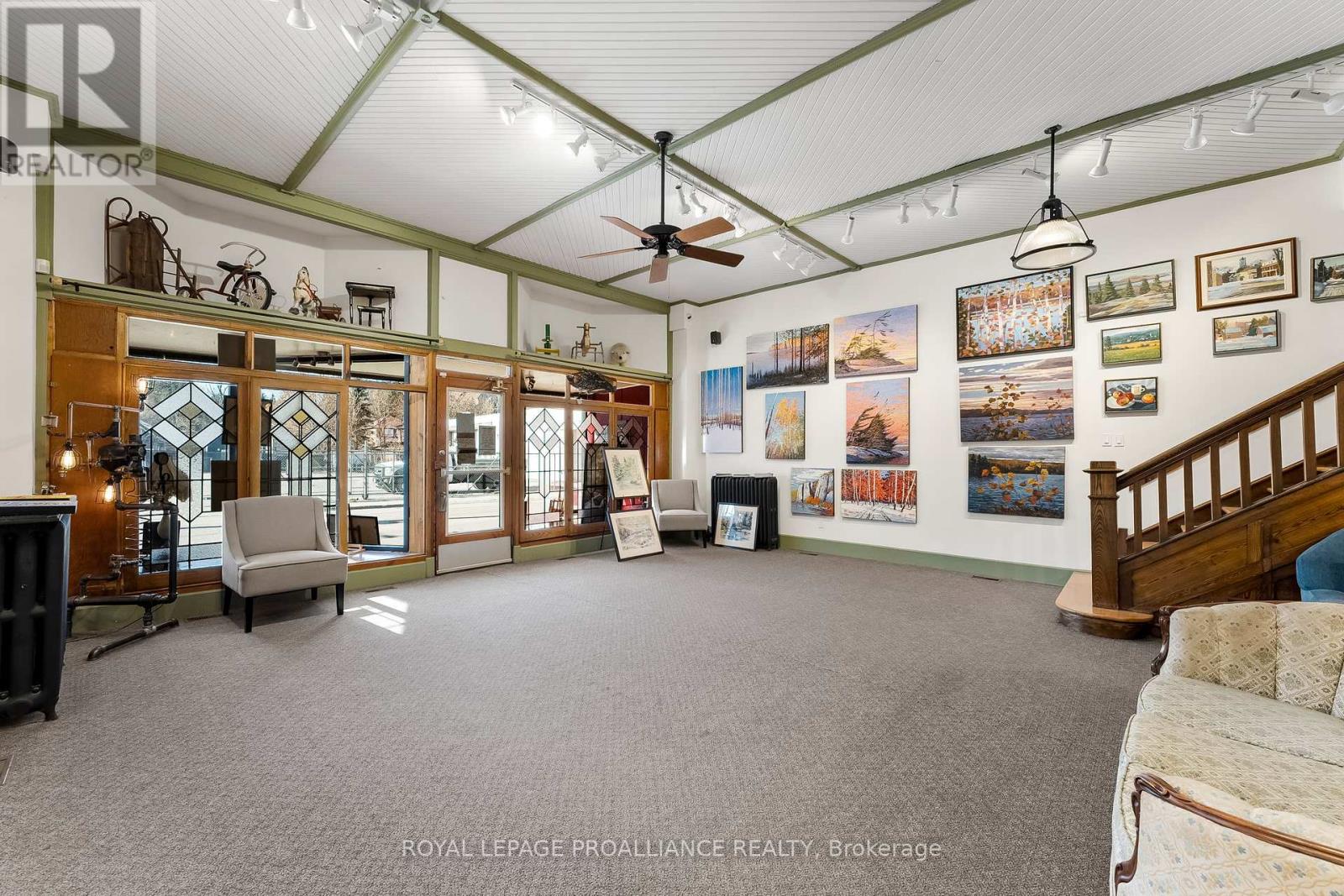 345 Victoria Street N Property Photo 4