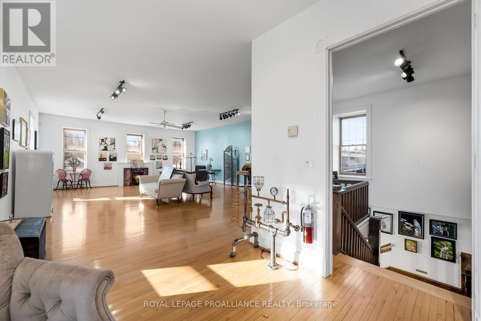 345 Victoria Street N Property Photo 13