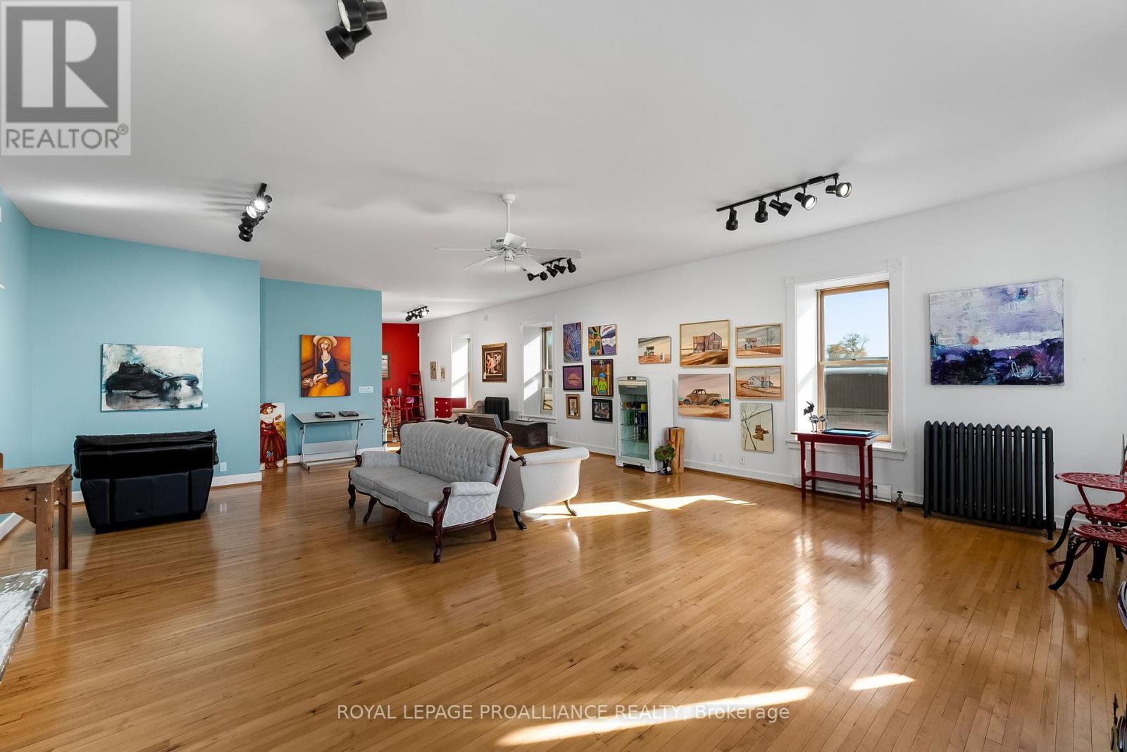 345 Victoria Street N Property Photo 15