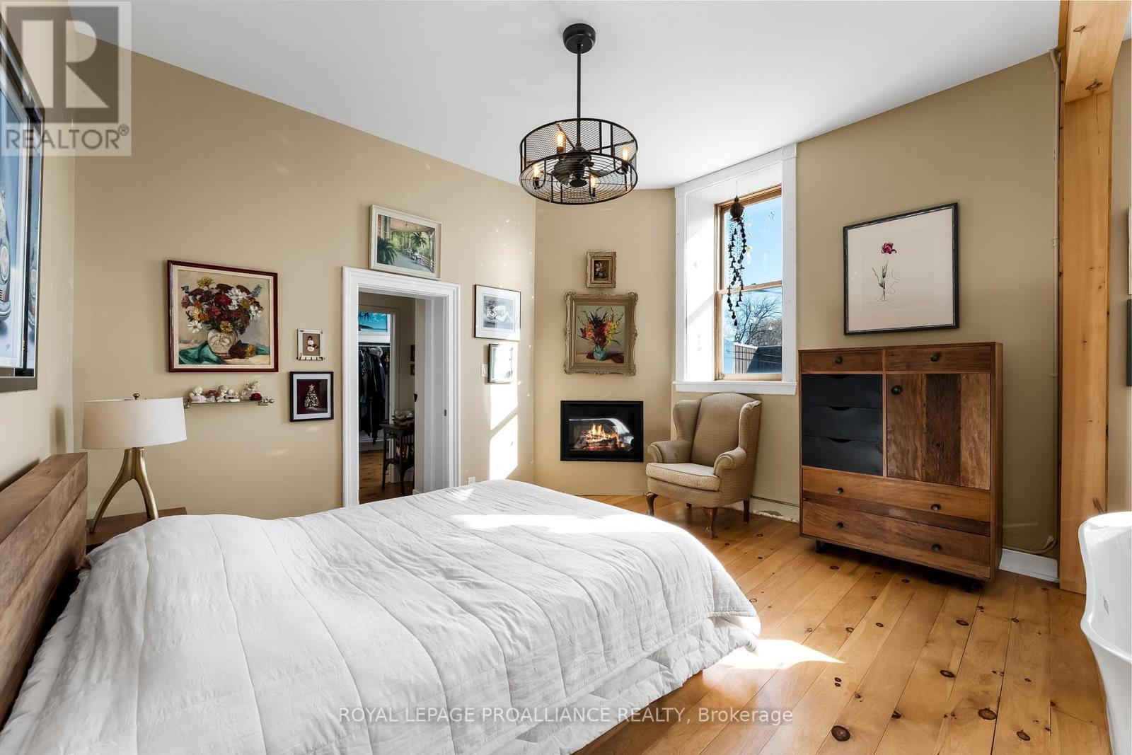 345 Victoria Street N Property Photo 18