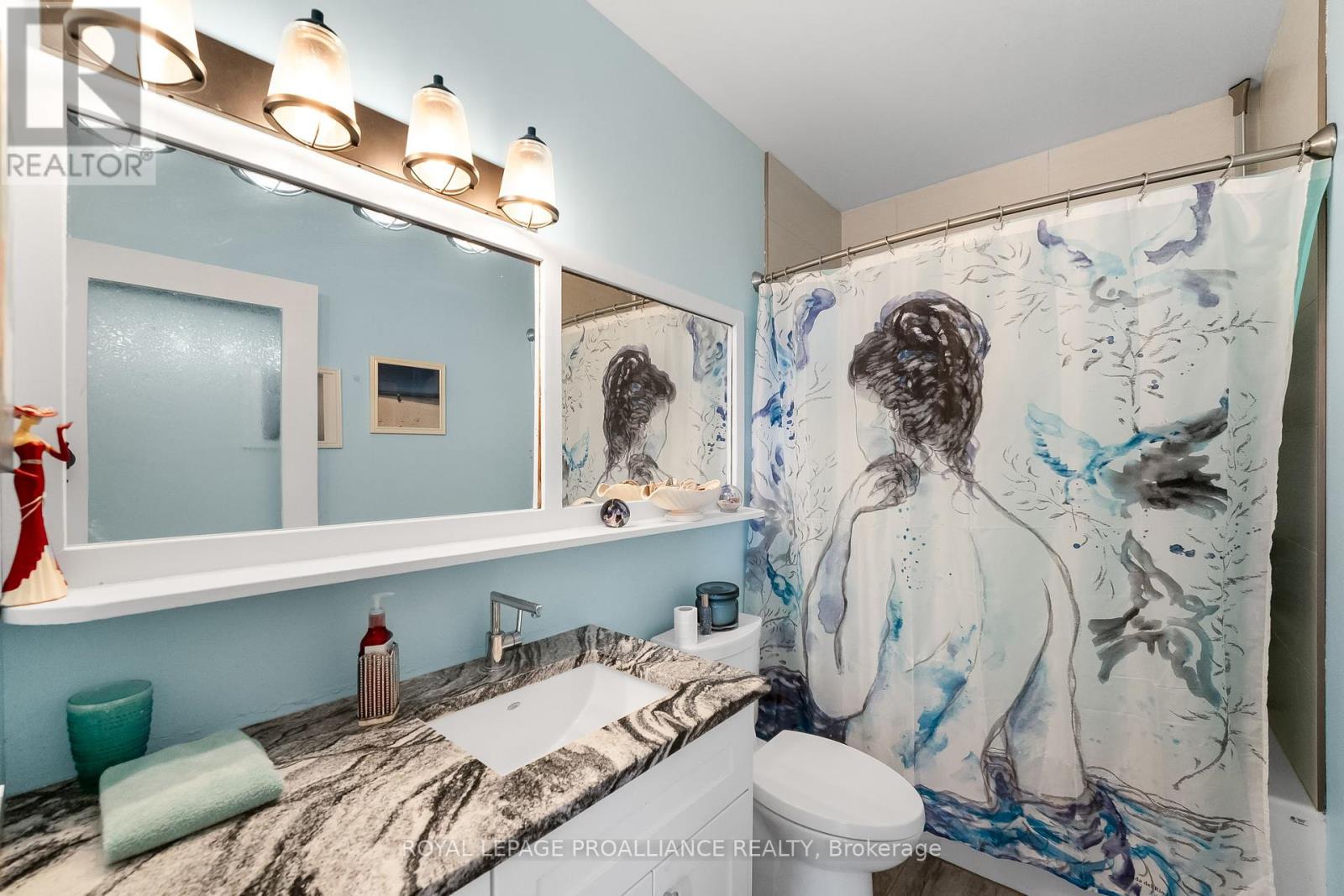 345 Victoria Street N Property Photo 24