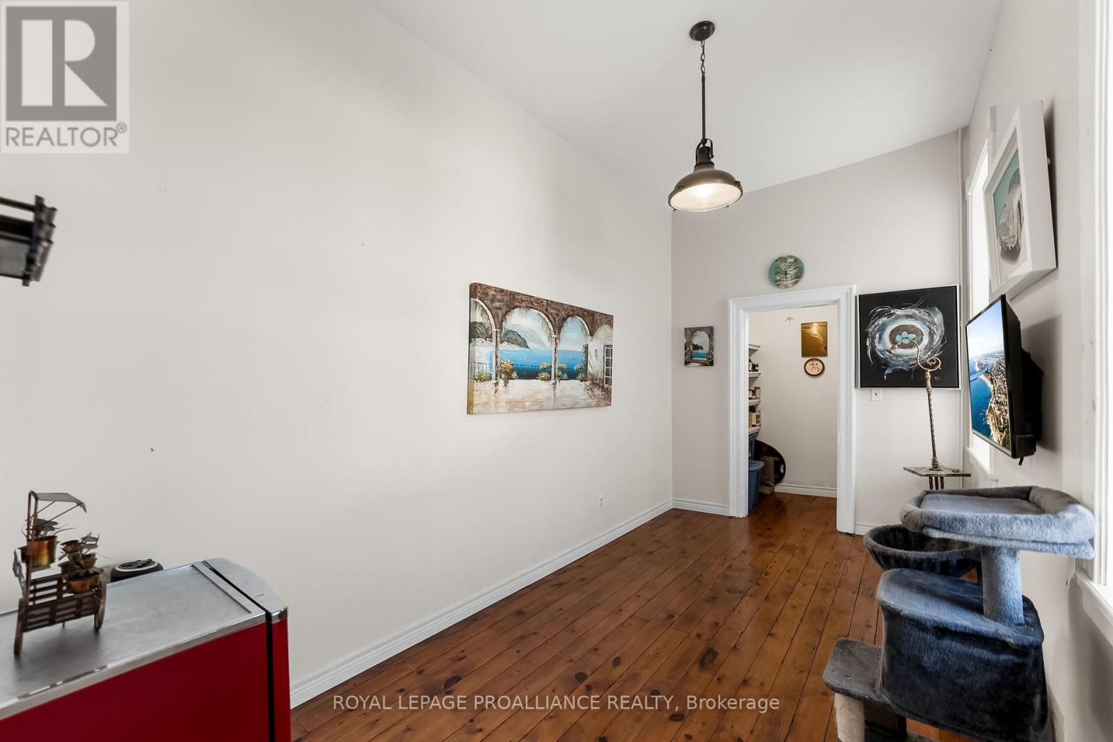 345 Victoria Street N Property Photo 25