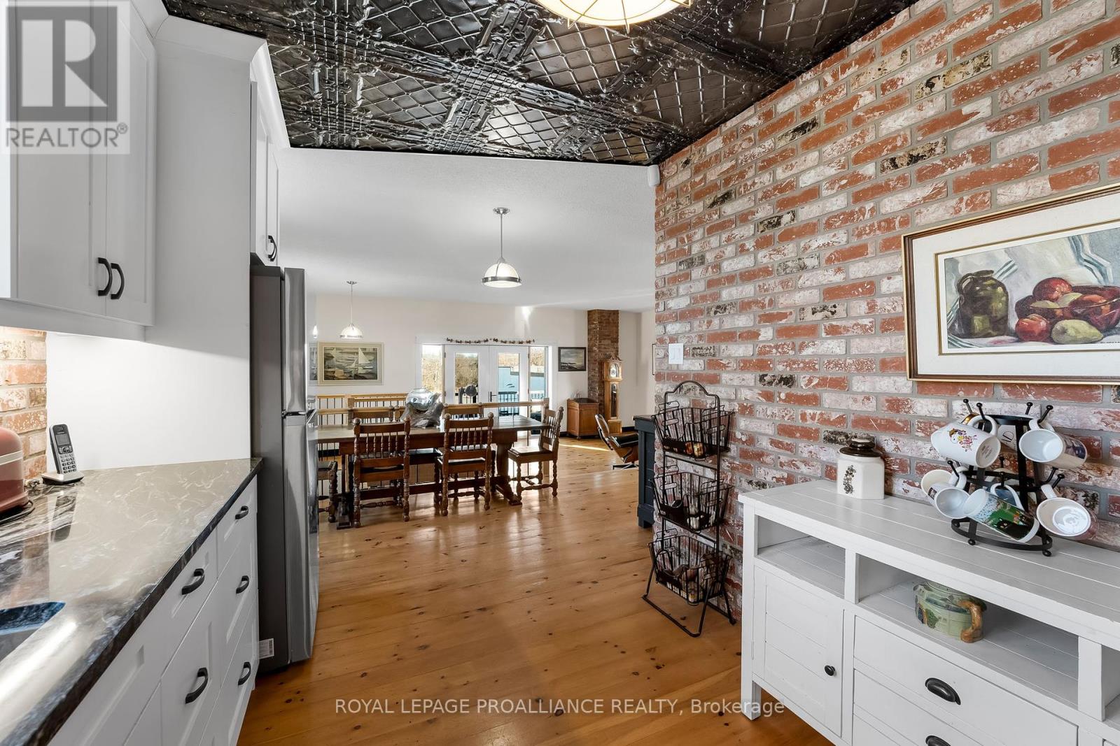 345 Victoria Street N Property Photo 29