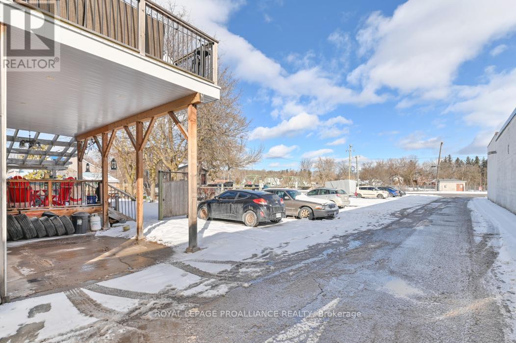 345 Victoria Street N Property Photo 35