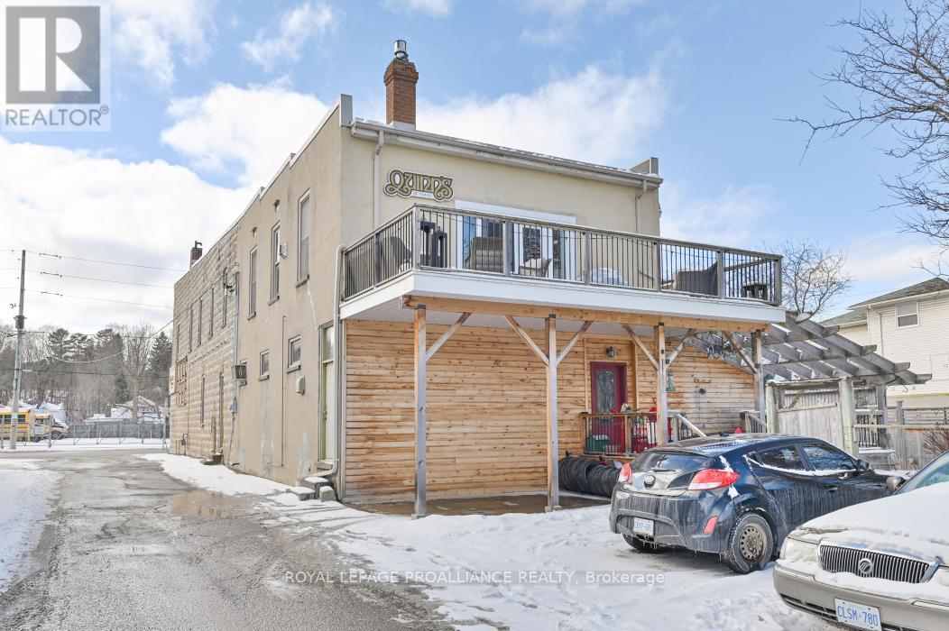 345 Victoria Street N Property Photo 37