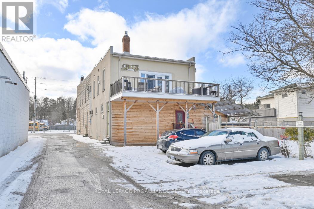 345 Victoria Street N Property Photo 38
