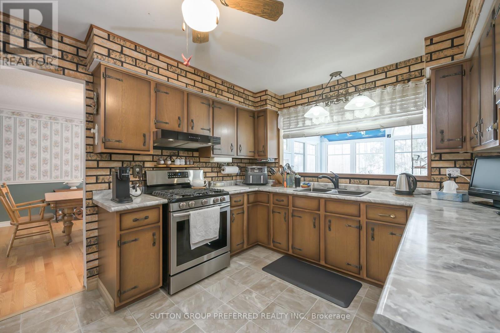 6186 Egremont Drive Property Photo 12
