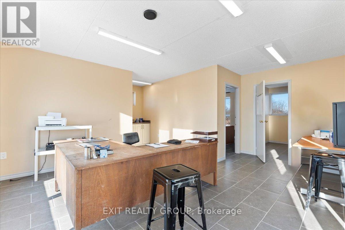 446 Hamilton Road Property Photo 12