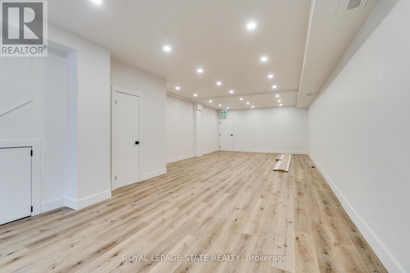 18 Barton Street E Property Photo 18