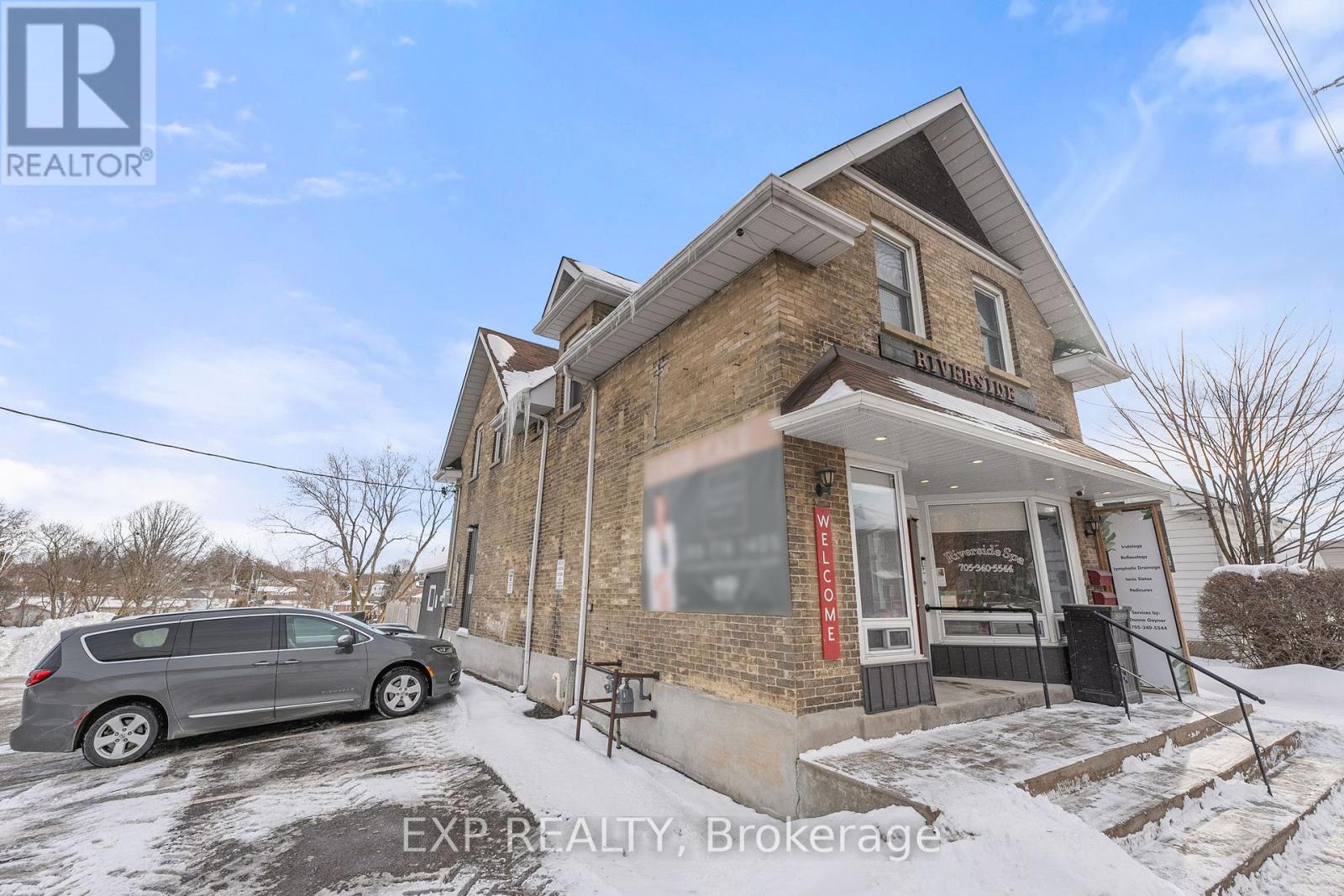104 William Street N Property Photo 3