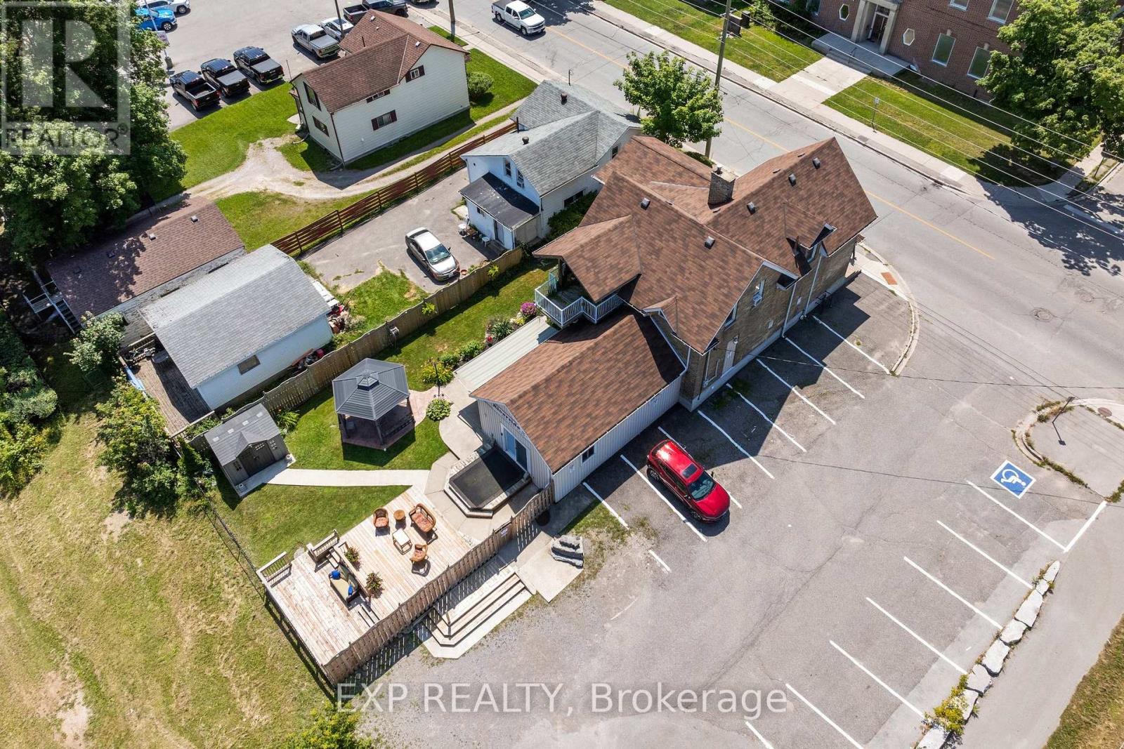 104 William Street N Property Photo 8