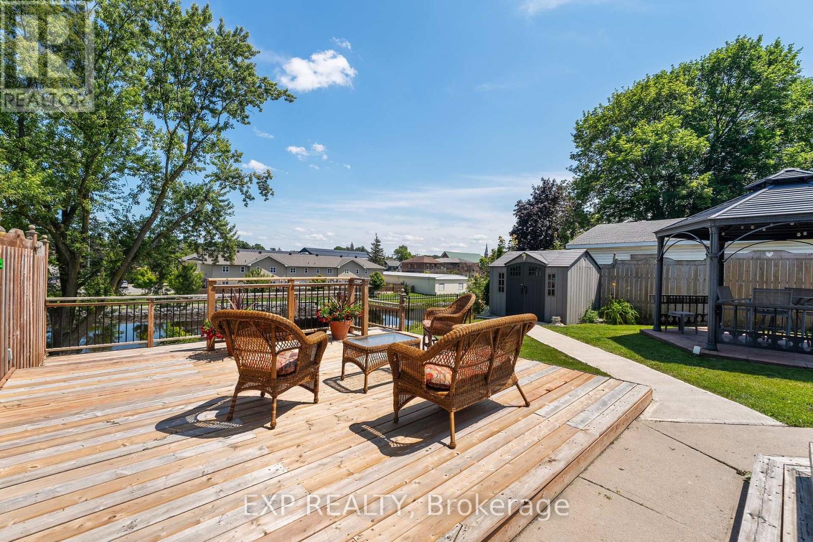 104 William Street N Property Photo 14