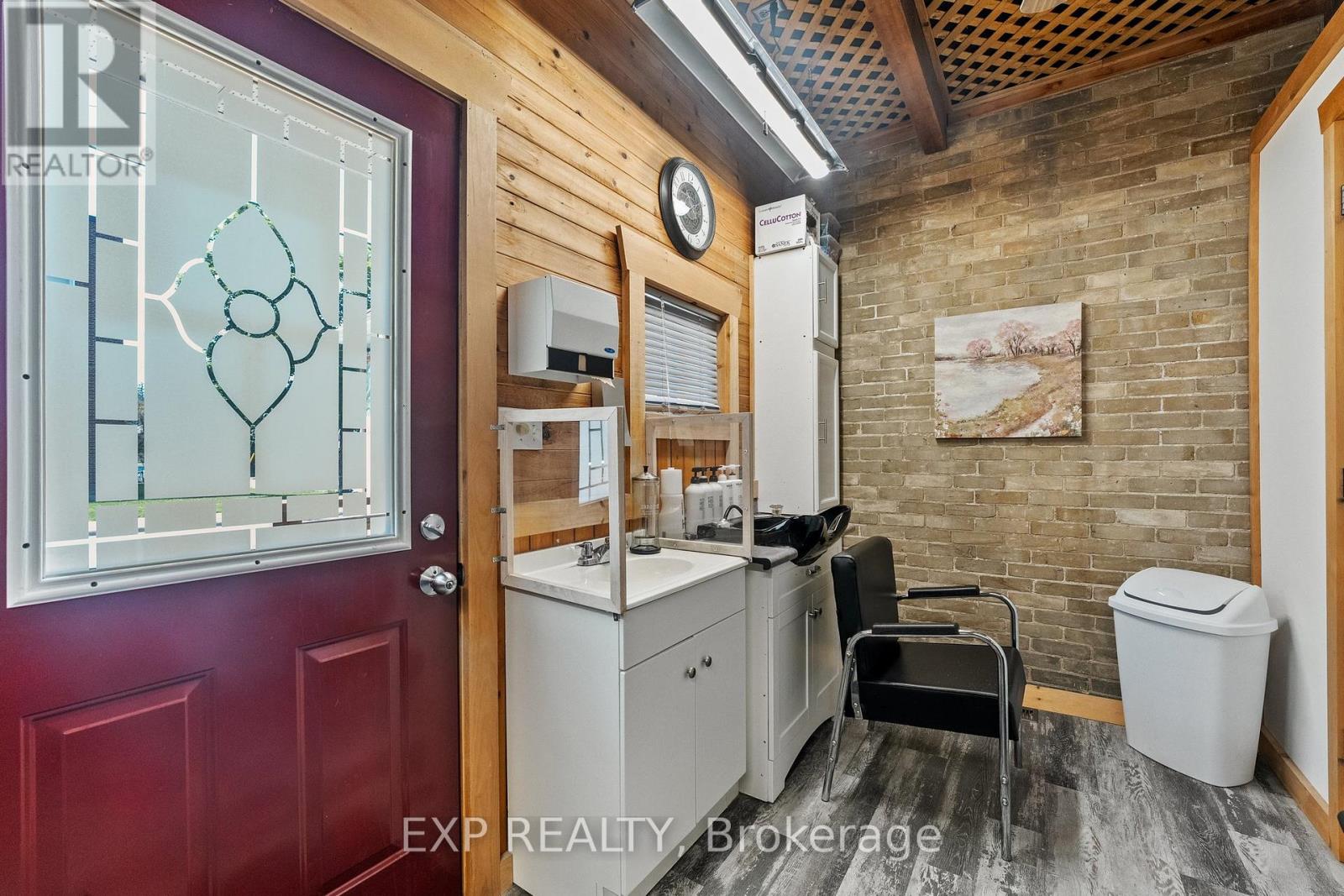 104 William Street N Property Photo 25
