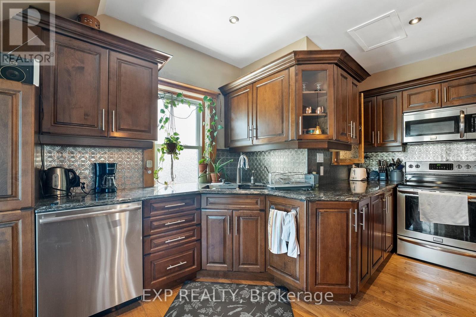 104 William Street N Property Photo 28
