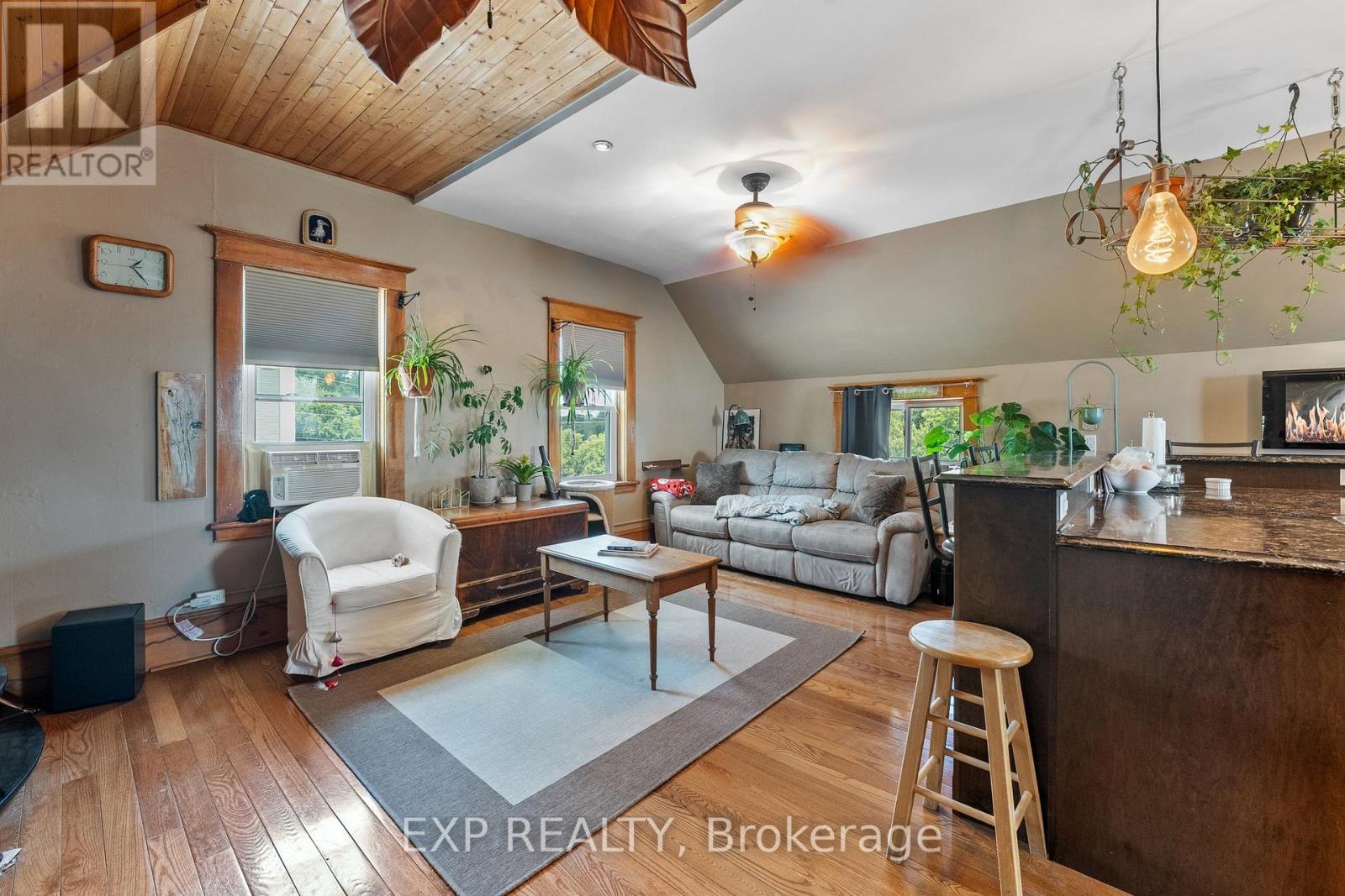 104 William Street N Property Photo 31