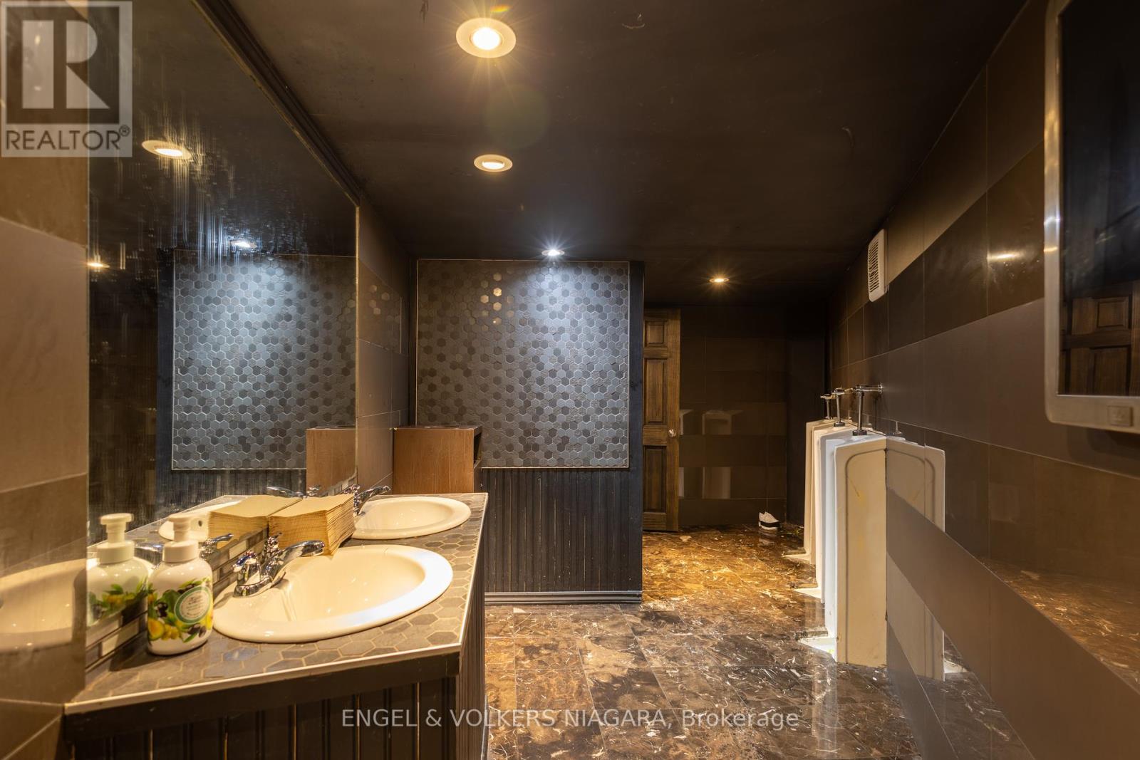 5355 Ferry Street Property Photo 16