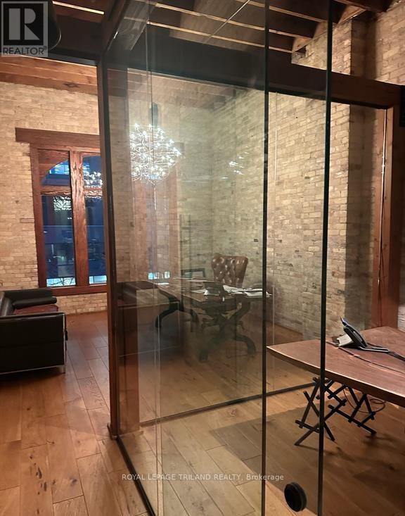 284 Dundas Street Property Photo 4