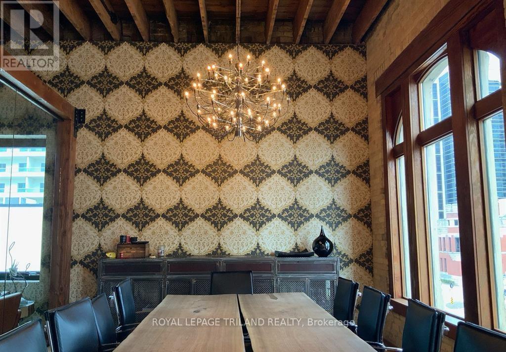 284 Dundas Street Property Photo 6