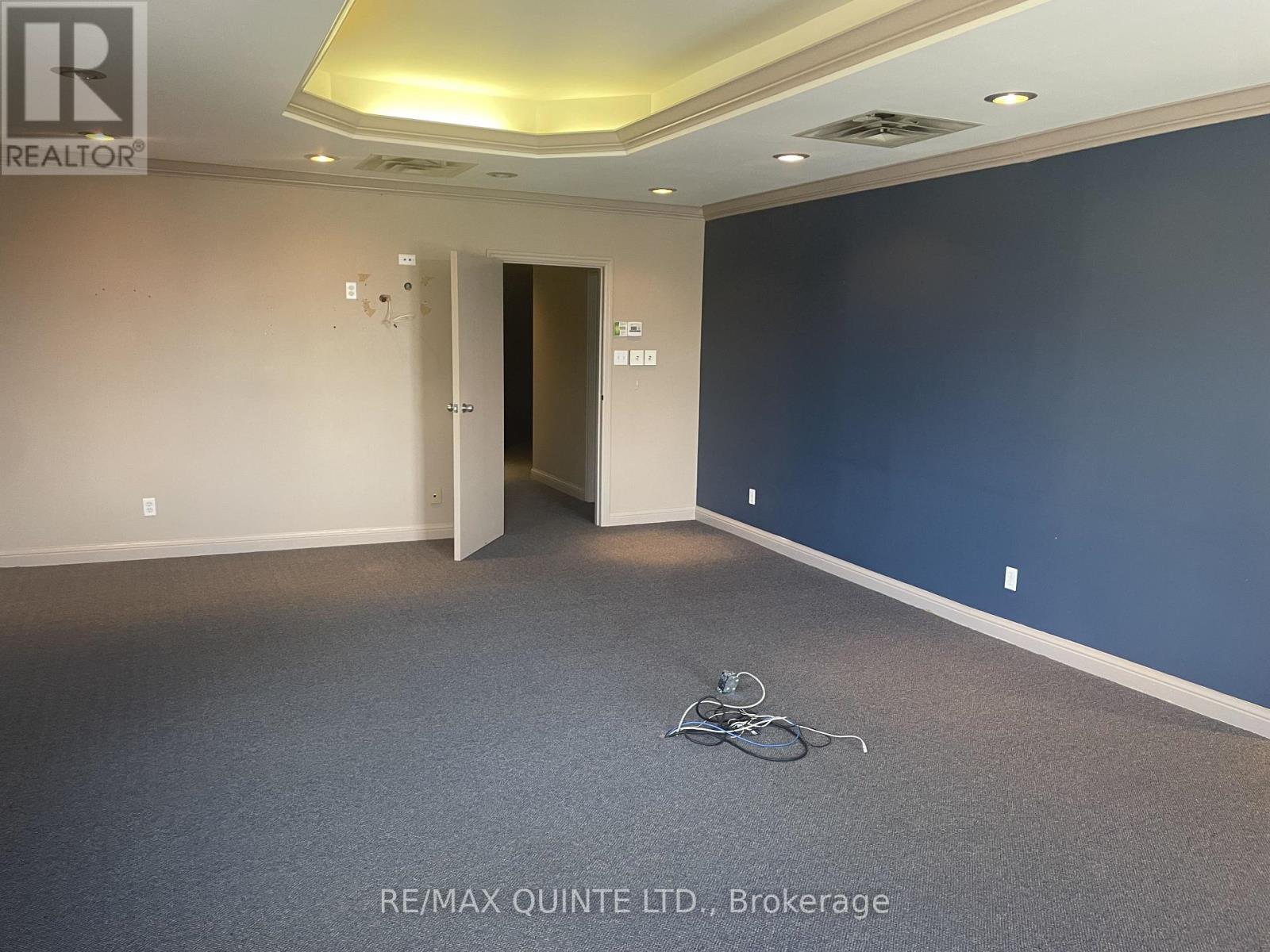 206 - 69-71 Dundas Street W Property Photo 9