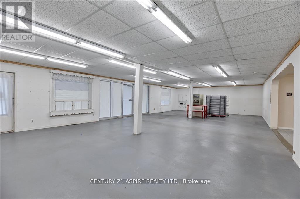 2096 Petawawa Boulevard Property Photo 7