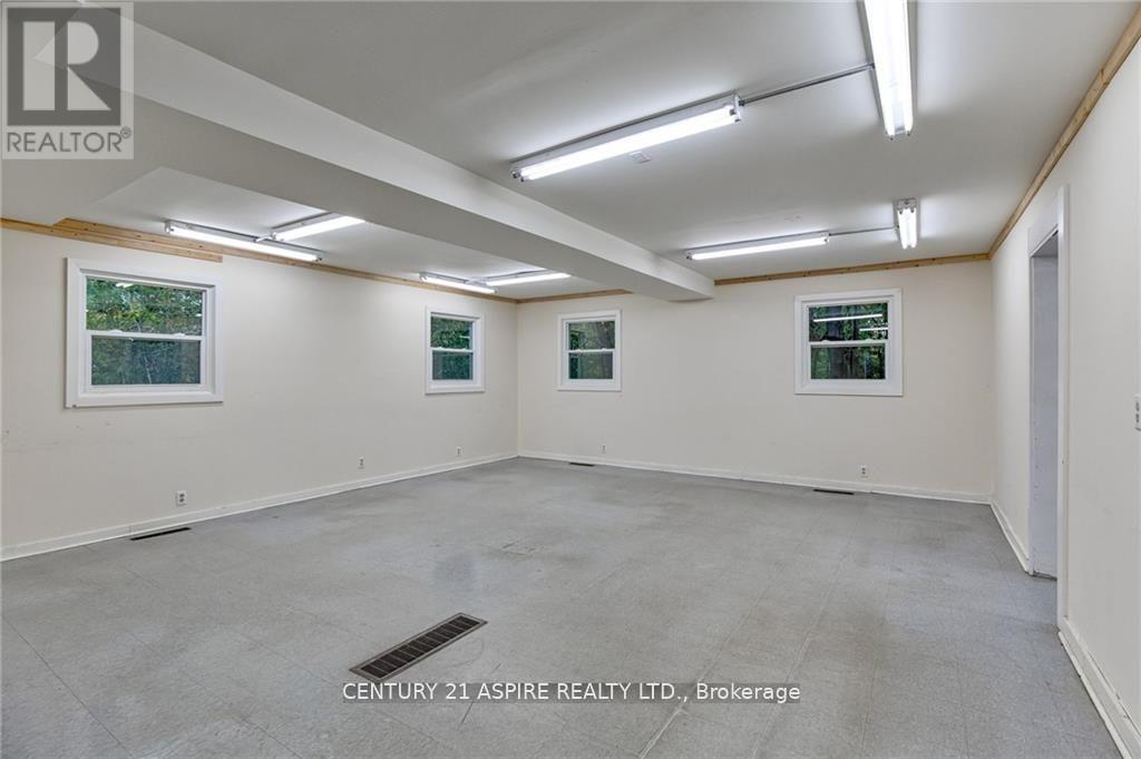 2096 Petawawa Boulevard Property Photo 10