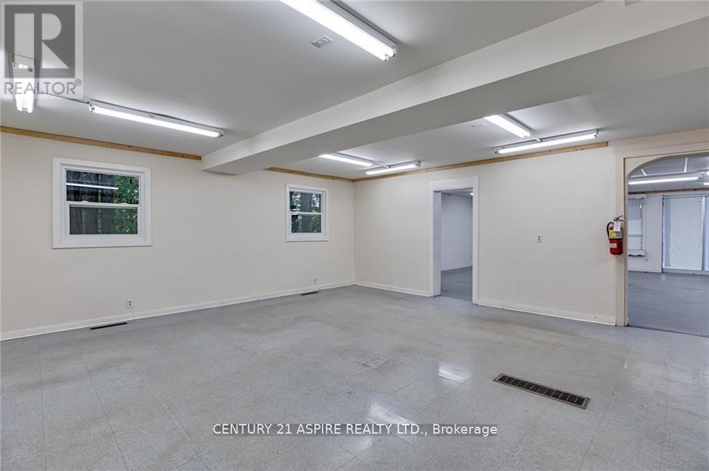 2096 Petawawa Boulevard Property Photo 11