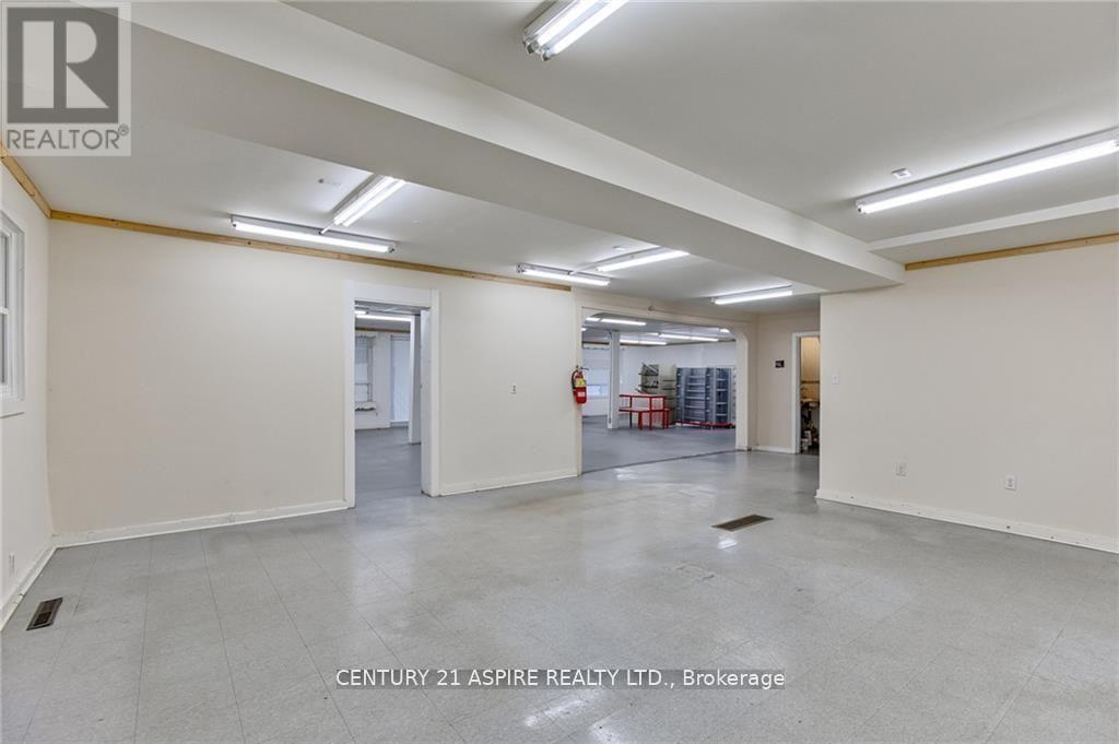 2096 Petawawa Boulevard Property Photo 12