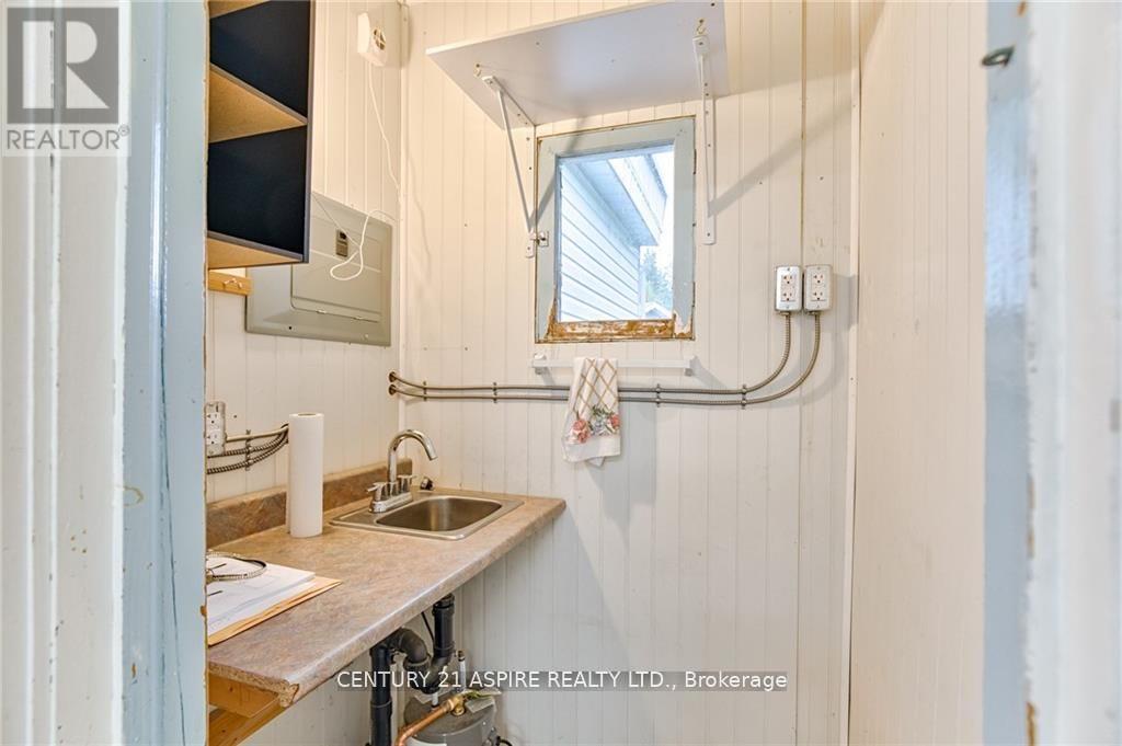 2096 Petawawa Boulevard Property Photo 15