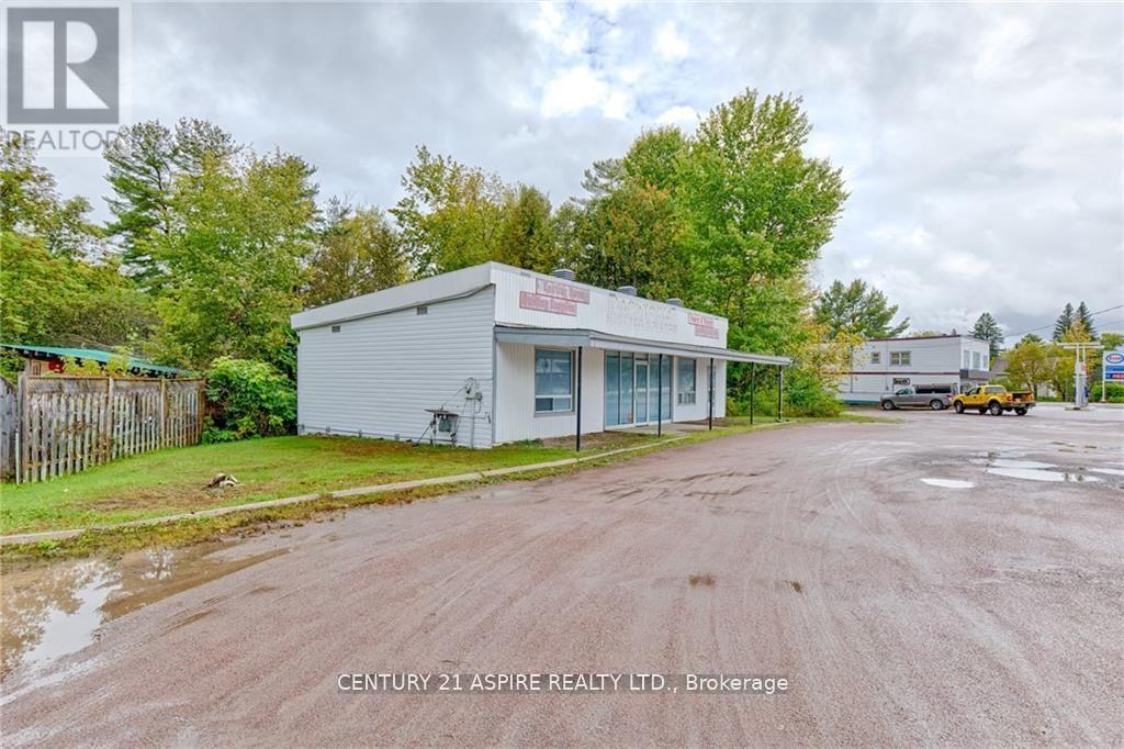2096 Petawawa Boulevard Property Photo 16