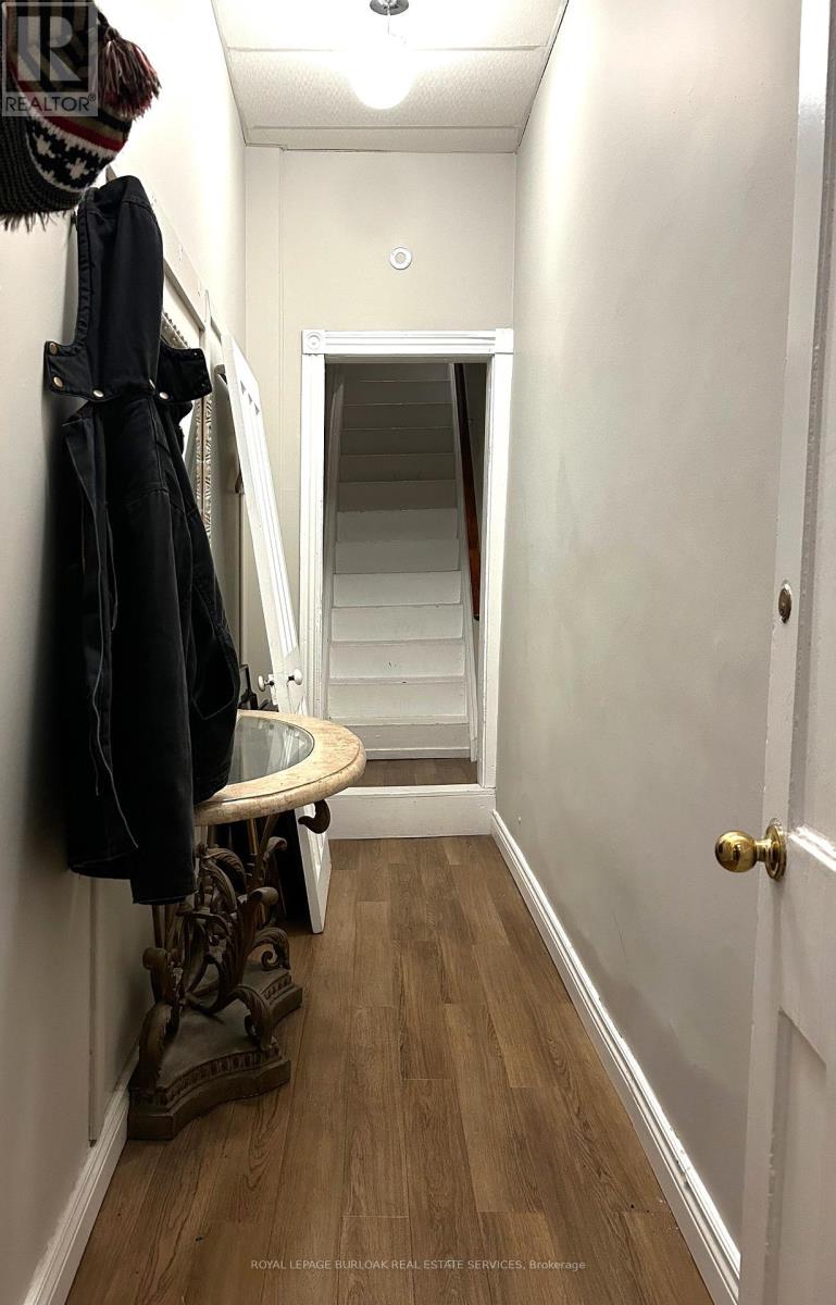 175 John Street S Property Photo 31
