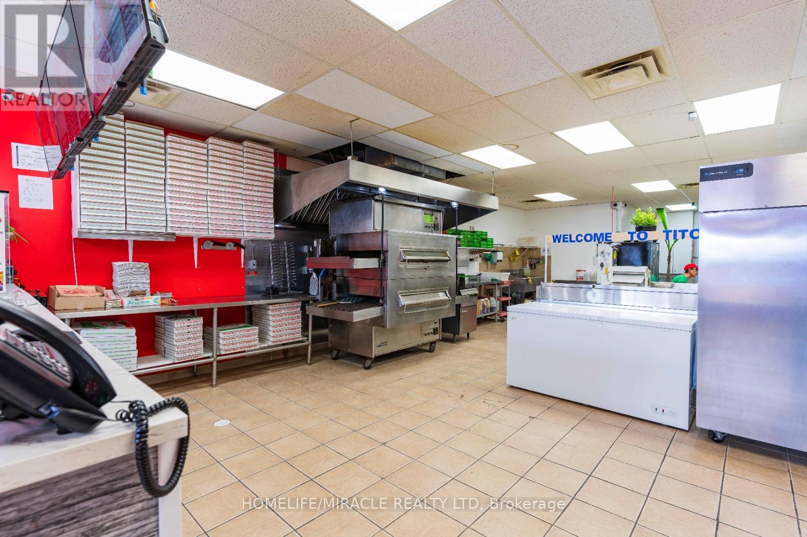 112 Oriole Parkway W Property Photo 6