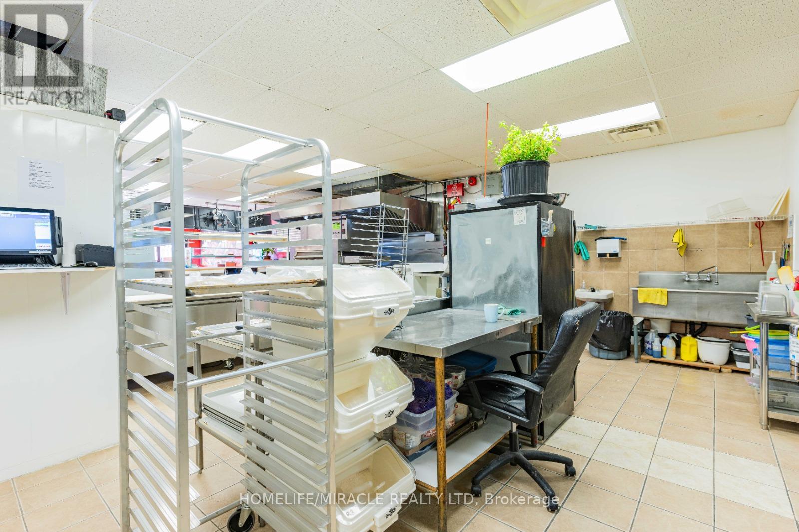 112 Oriole Parkway W Property Photo 13