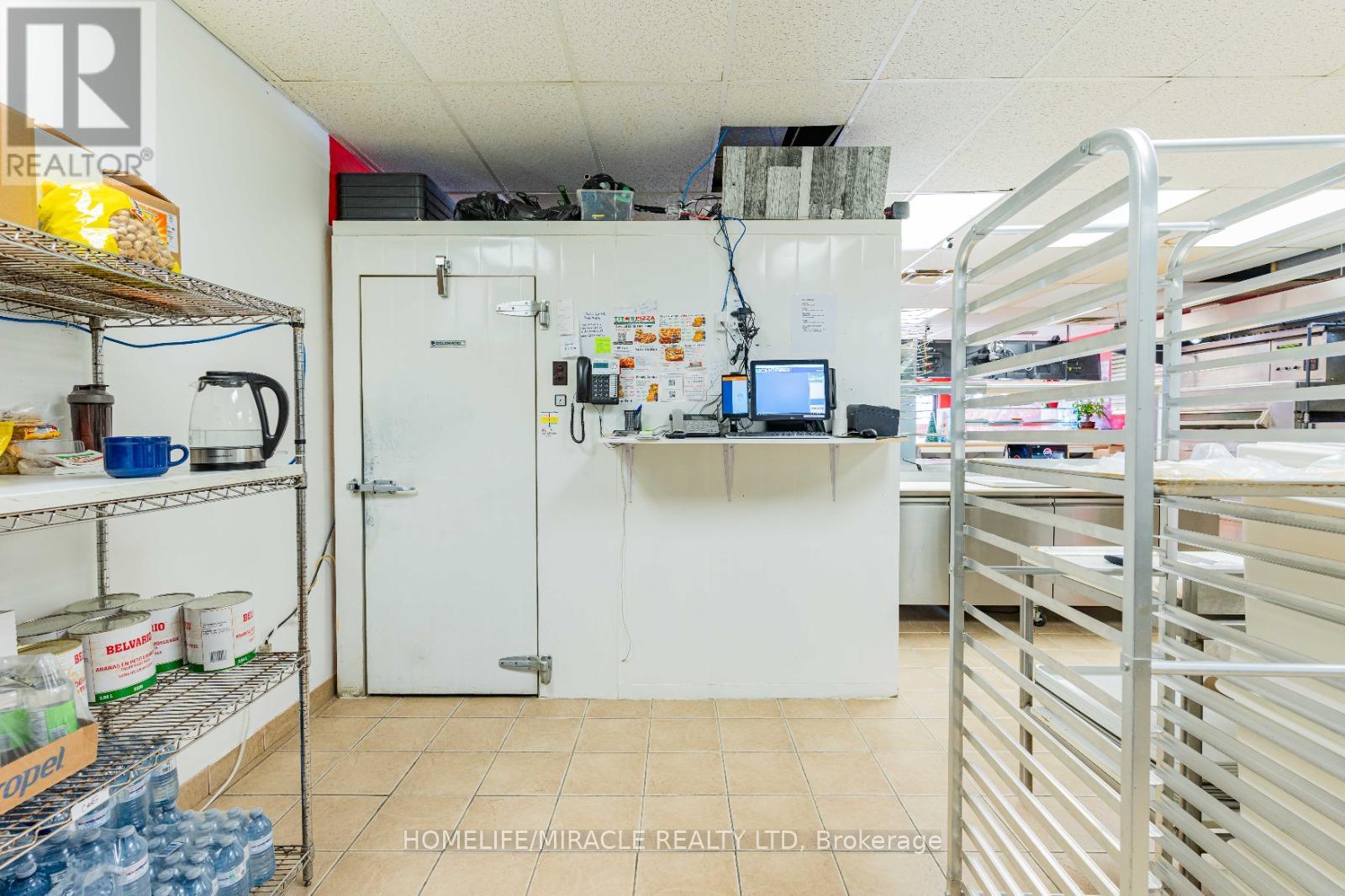 112 Oriole Parkway W Property Photo 15