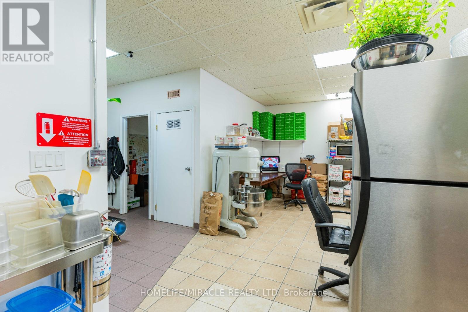 112 Oriole Parkway W Property Photo 17