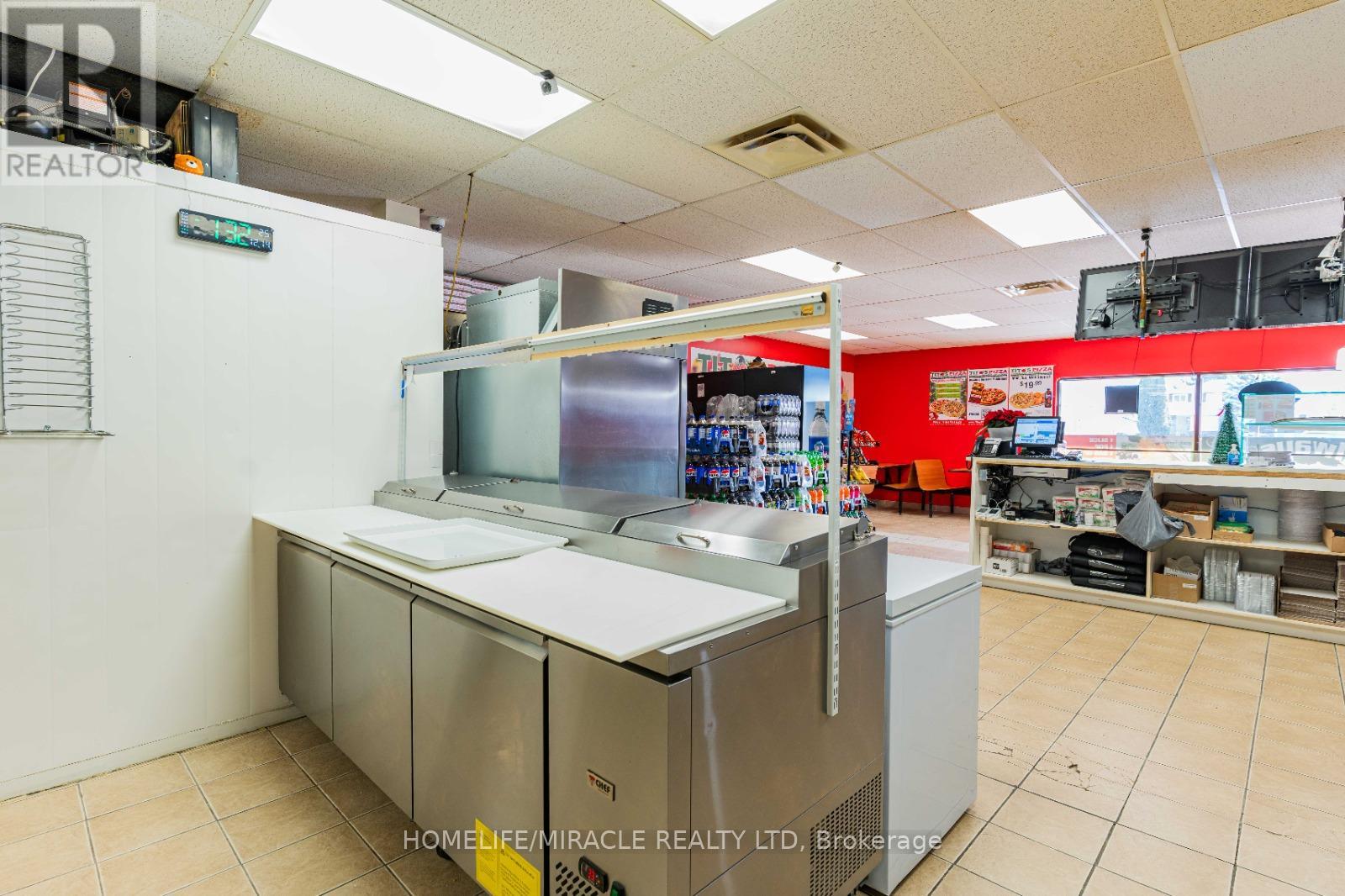 112 Oriole Parkway W Property Photo 22