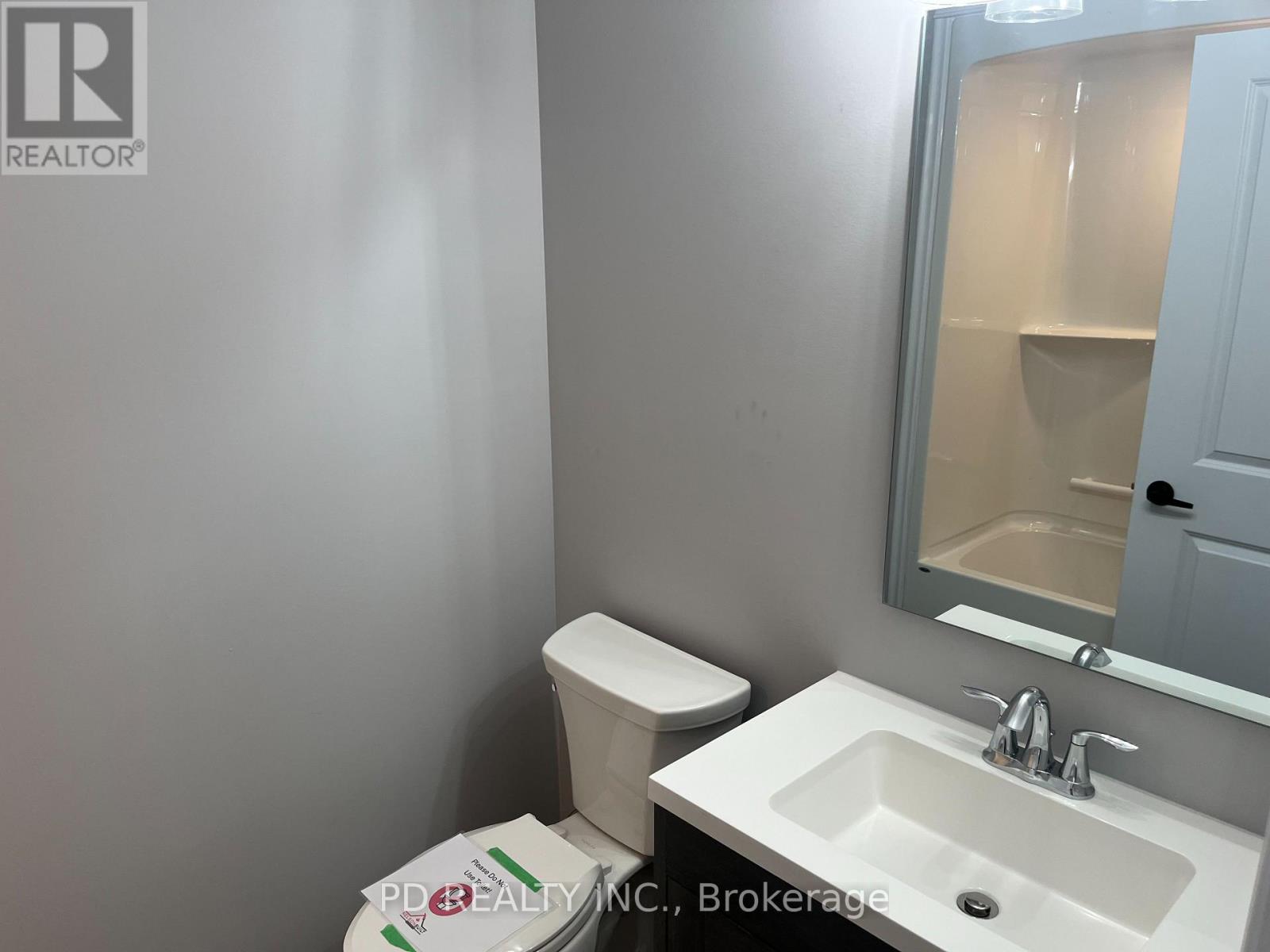 20 Queen Street S Property Photo 12