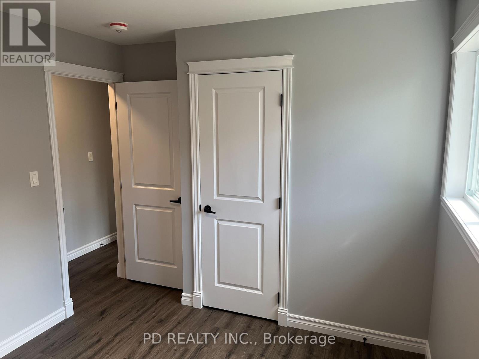 20 Queen Street S Property Photo 15
