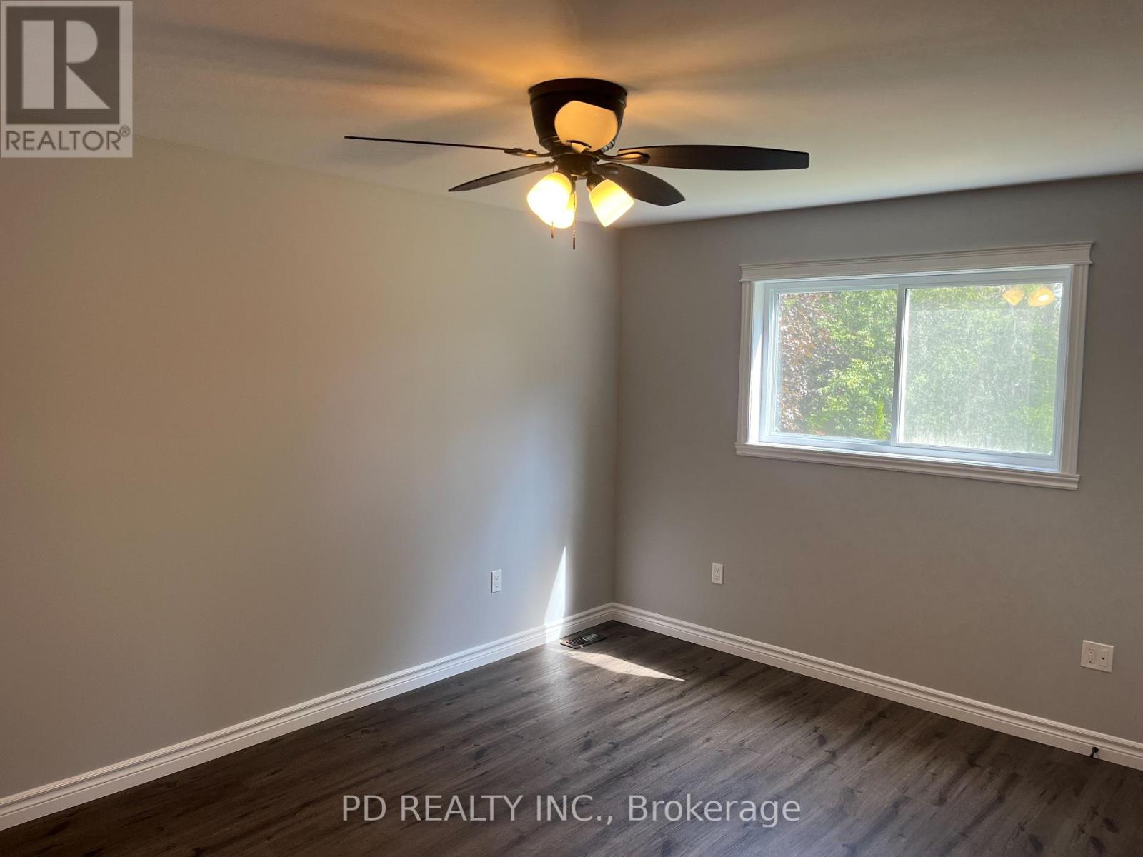 20 Queen Street S Property Photo 16