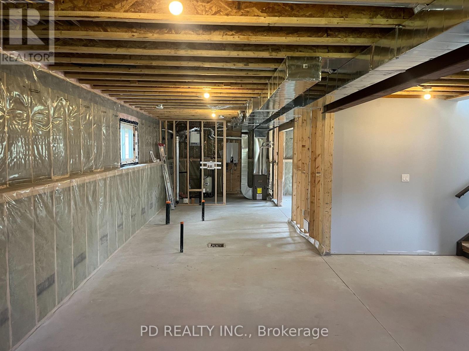 20 Queen Street S Property Photo 23
