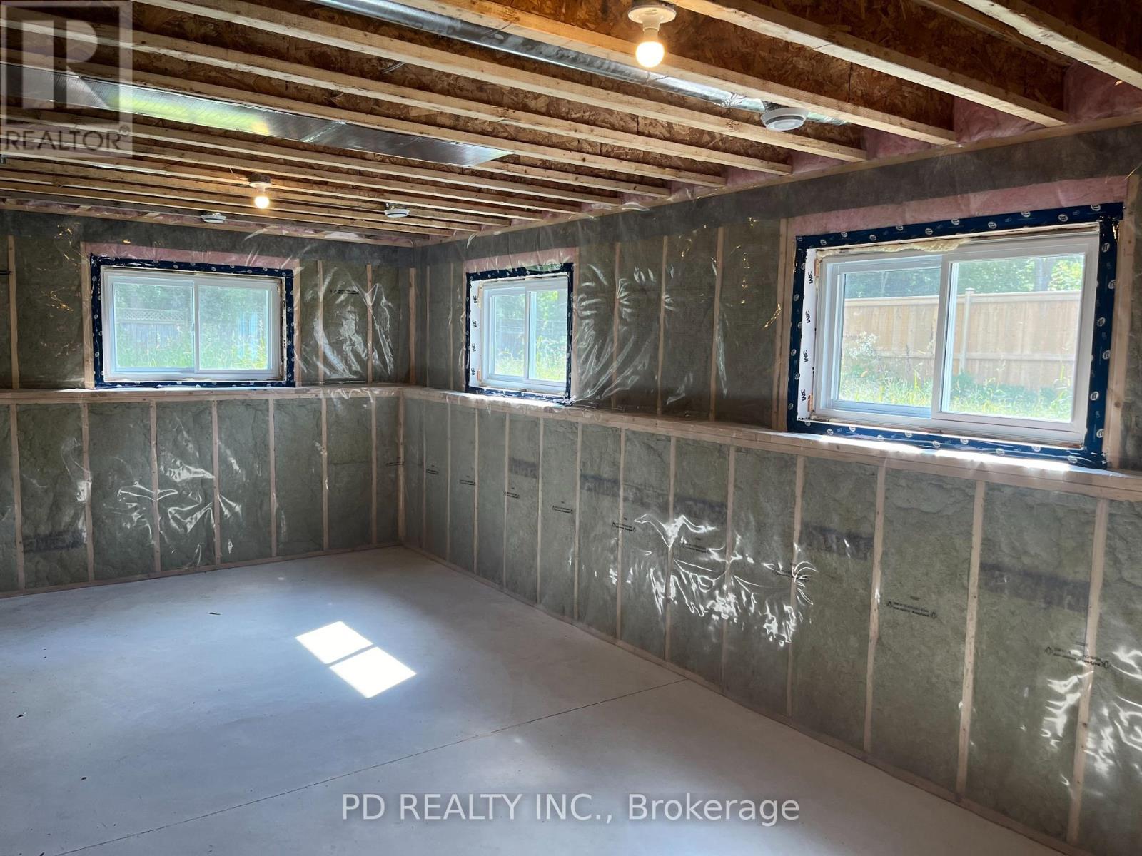 20 Queen Street S Property Photo 29