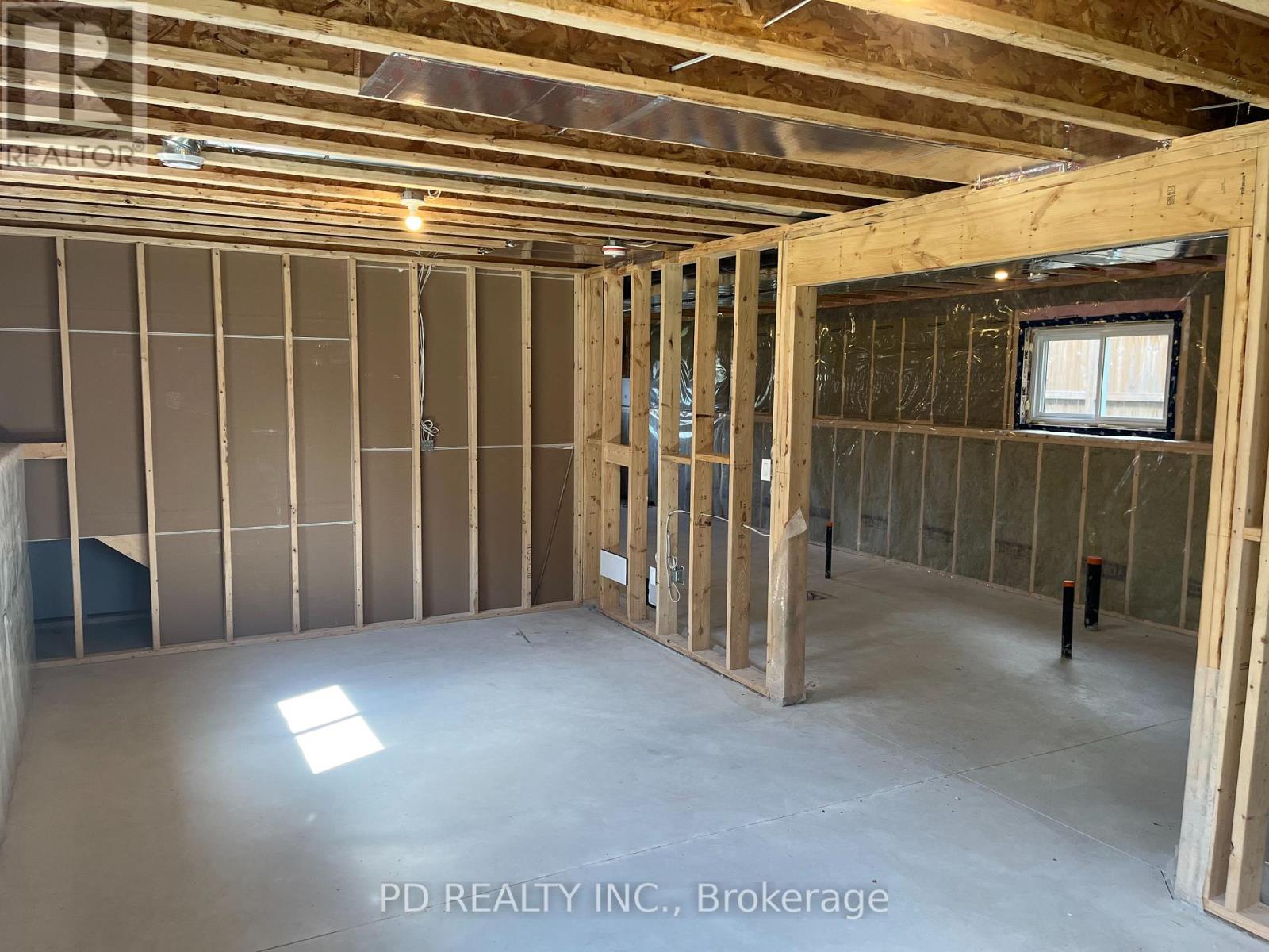 20 Queen Street S Property Photo 30