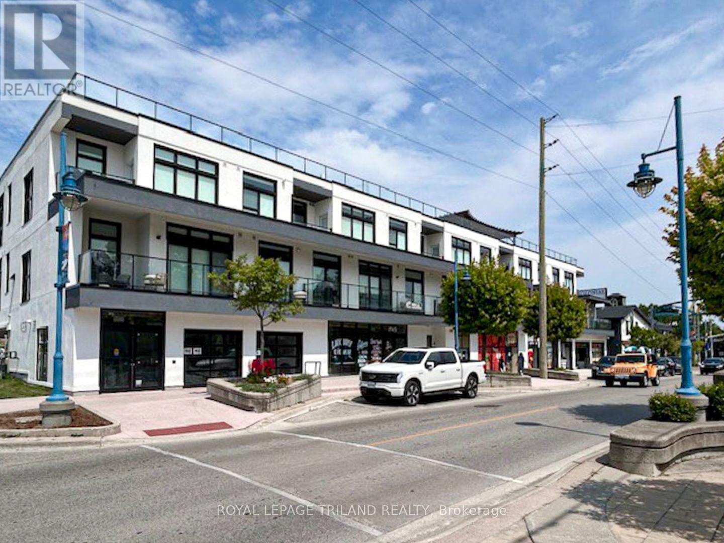 304 - 15 MAIN STREET W Property Photo 1