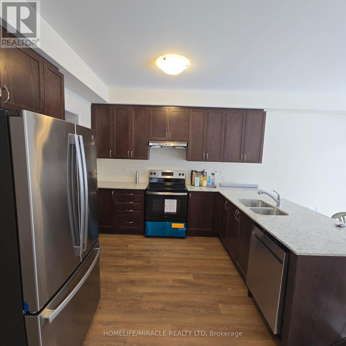 99 Molozzi Street Property Photo 3