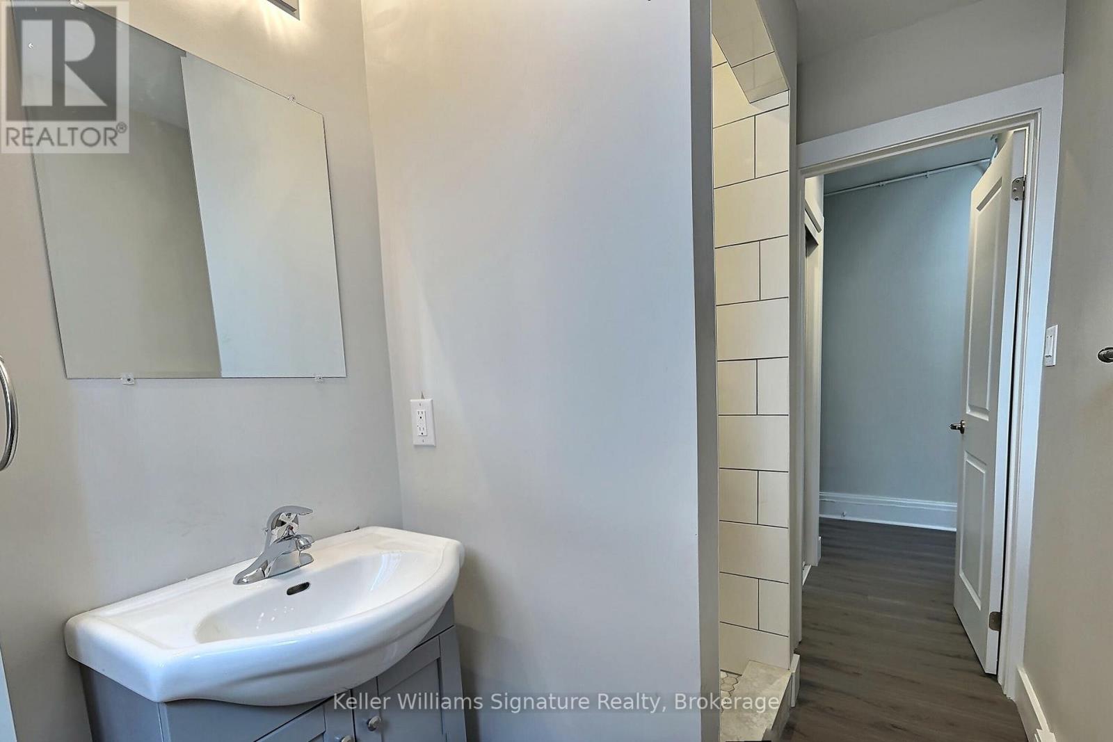8 - 8 Tisdale Street S Property Photo 10