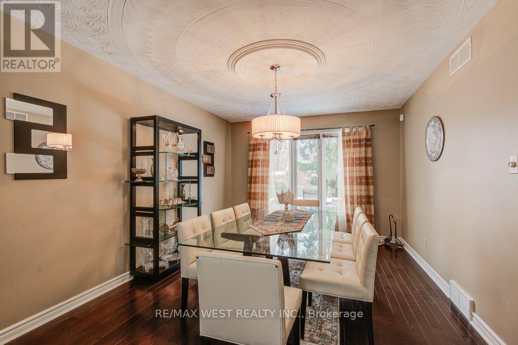 610 Stonebury Crescent Property Photo 7