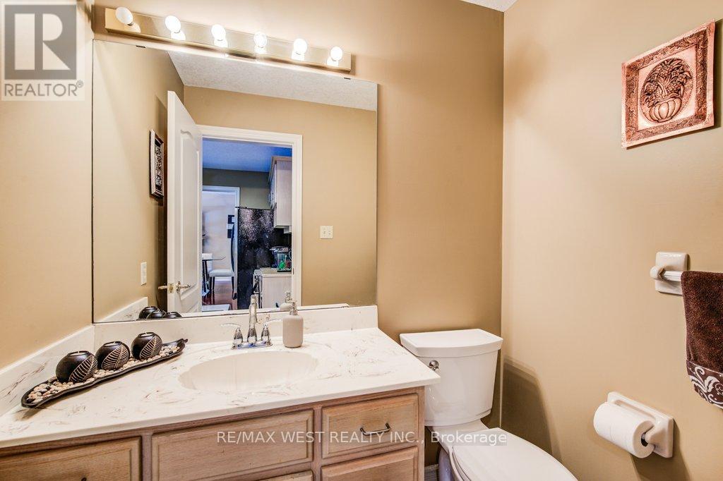 610 Stonebury Crescent Property Photo 13